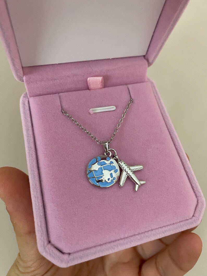 COLLAR LOVE TRAVEL GLOBO TERRÁQUEO DIJE DE AVIÓN ELEGANTE