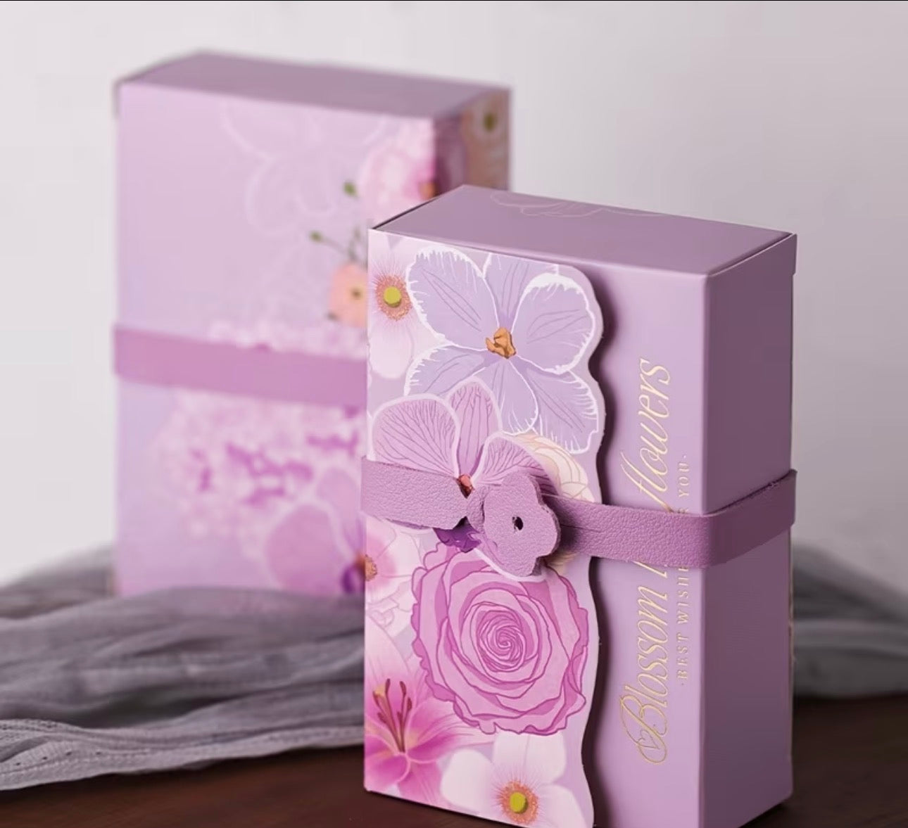 CAJA DE REGALO FLORAL ARMABLE  MEDIANA