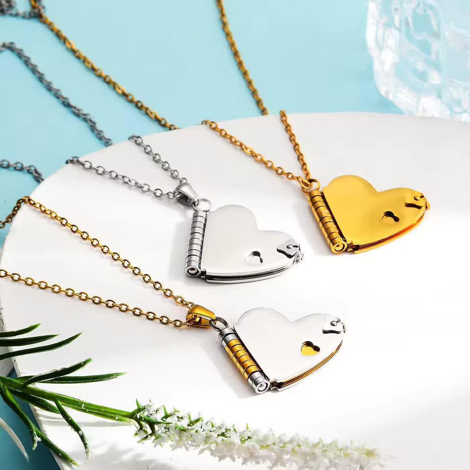 COLLAR LIBRO MINIMALISTA  HOJAS PERSONALIZABLES
