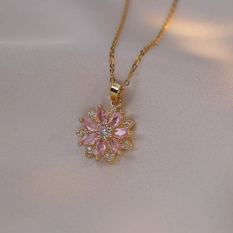 COLLAR FLOR ELEGANTE  ZIRCONIA  CRISTALES INCRUSTADOS