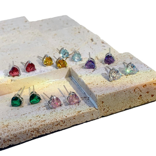 ARETES MINIMALISTAS CORAZON CRISTALES DE ZIRCONIA