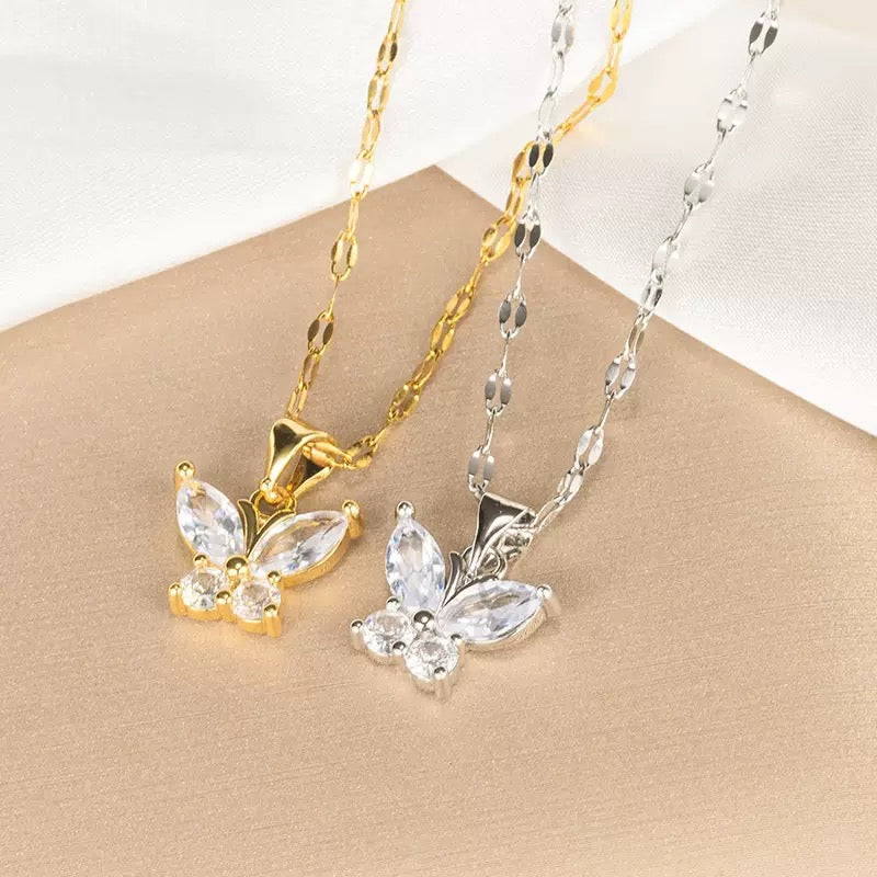 COLLAR MARIPOSA MINIMALISTA  CON CRISTALES ELEGANTE CRISTAL DE CIRCONIA