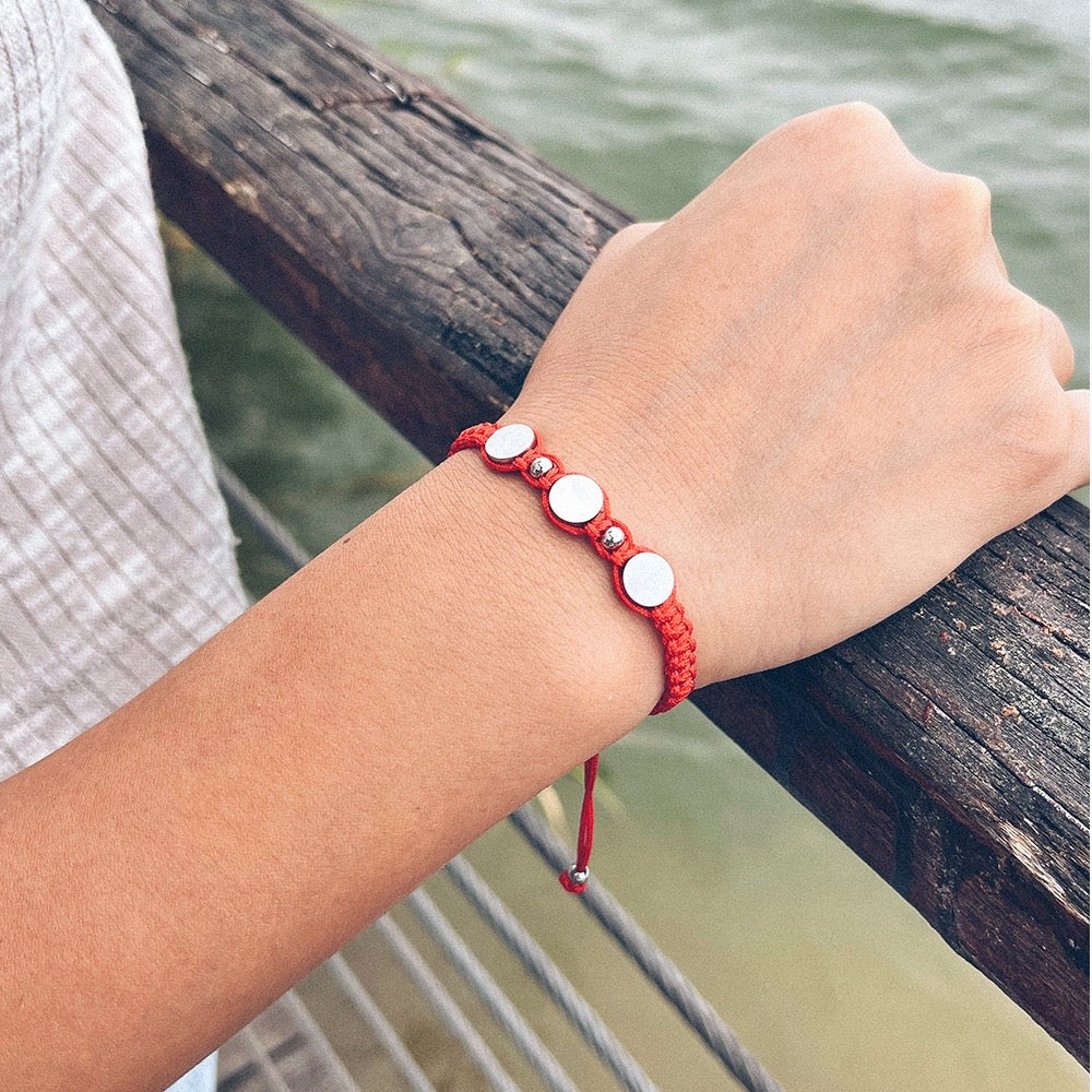 BRAZALETES LETRAS E INICIALES A JUEGO PLACA  PERSONALIZADA MINIMALISTAS PAREJA