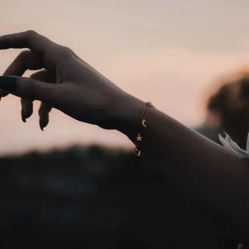 BRAZALETE LUNA Y ESTRELLAS  MINIMALISTAS