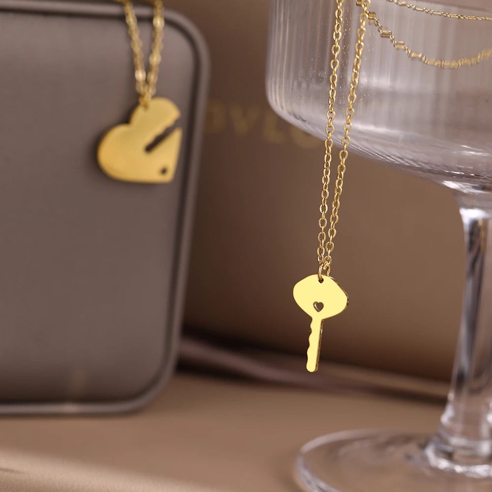 COLLARES  FINOS LLAVE Y CORAZÓN ROMPECABEZAS  PERSONALIZADOS