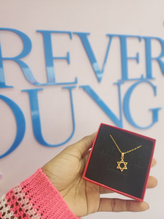 COLLAR SÓLIDO ESTRELLA DE DAVID MINIMALISTA