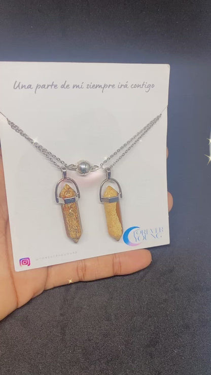 PAR COLLARES DE CUARZO  IMAN