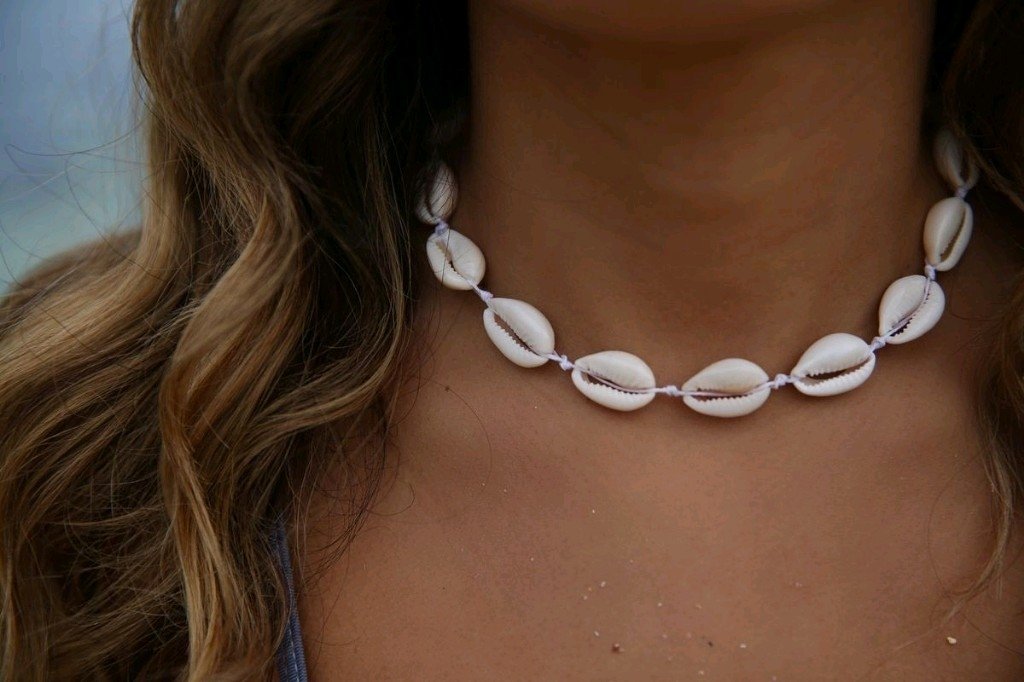 COLLAR CHOKER GARGANTILLA CONCHAS DE MAR