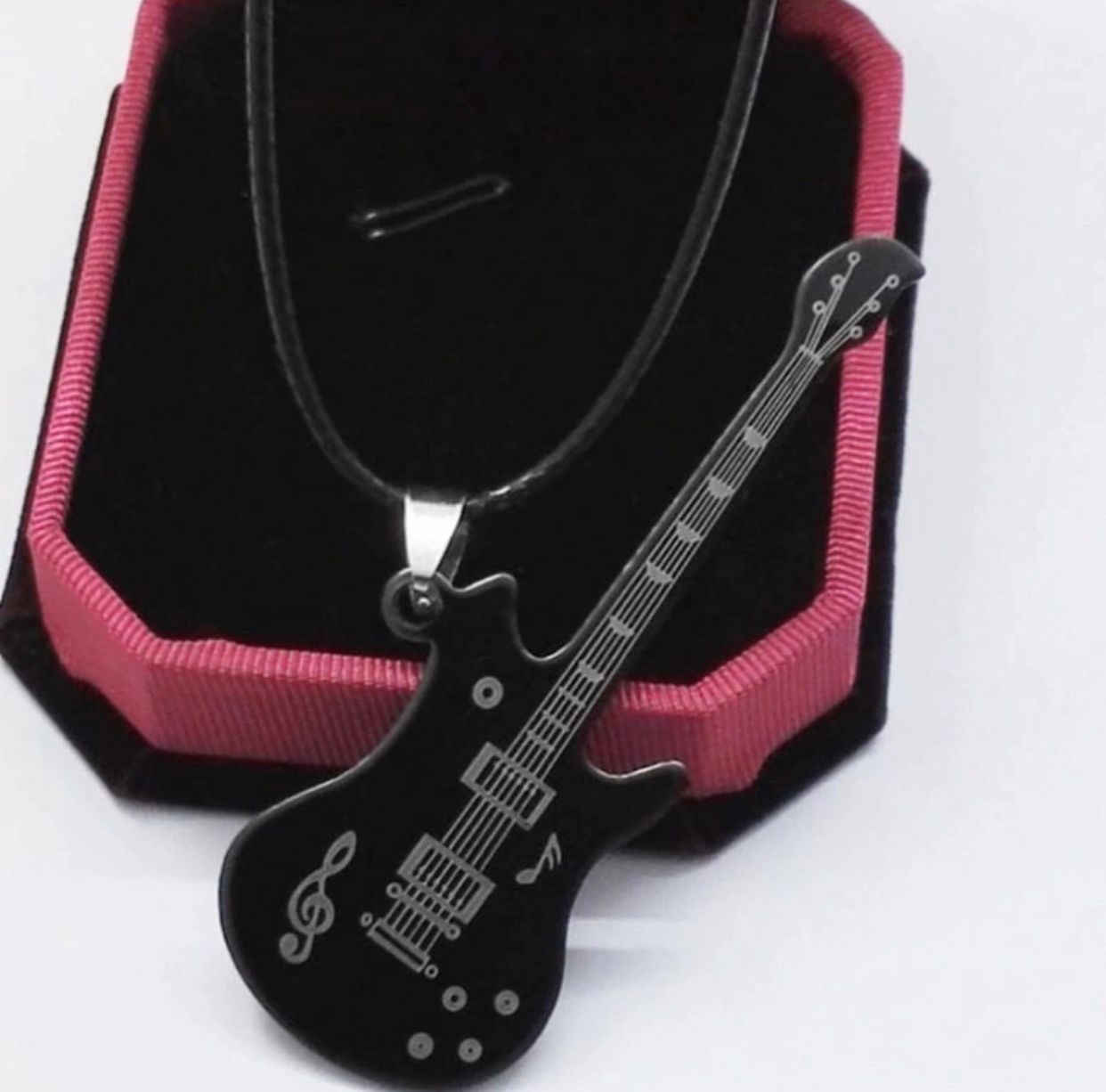 COLLAR MUSICAL GUITARRA  LEATHER & ACERO