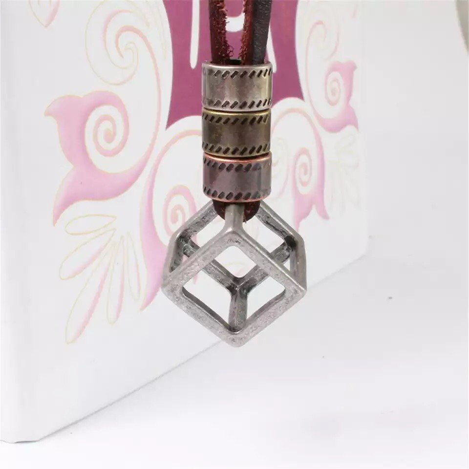 COLLAR CUBO HUECO