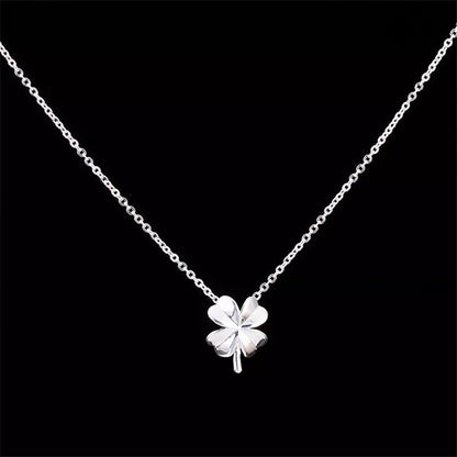 COLLAR DE TRÉBOL MINIMALISTA