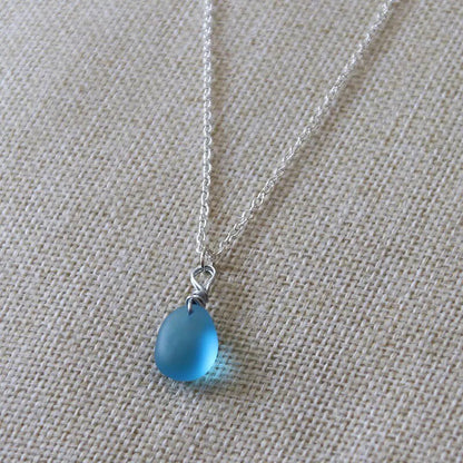 COLLAR EN FORMA DE LÁGRIMA