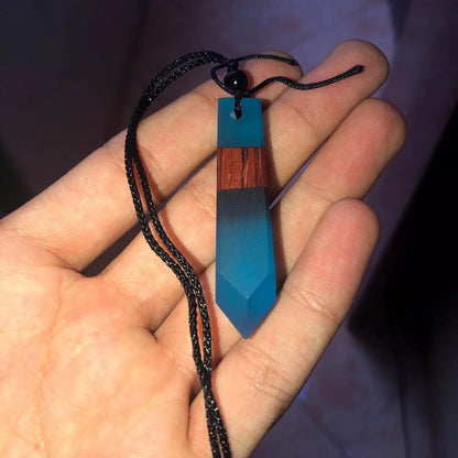 COLLAR MADERA INCRUSTADA PIRAMIDAL