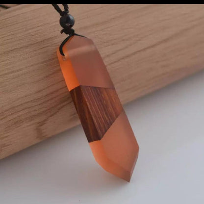 COLLAR MADERA INCRUSTADA PIRAMIDAL