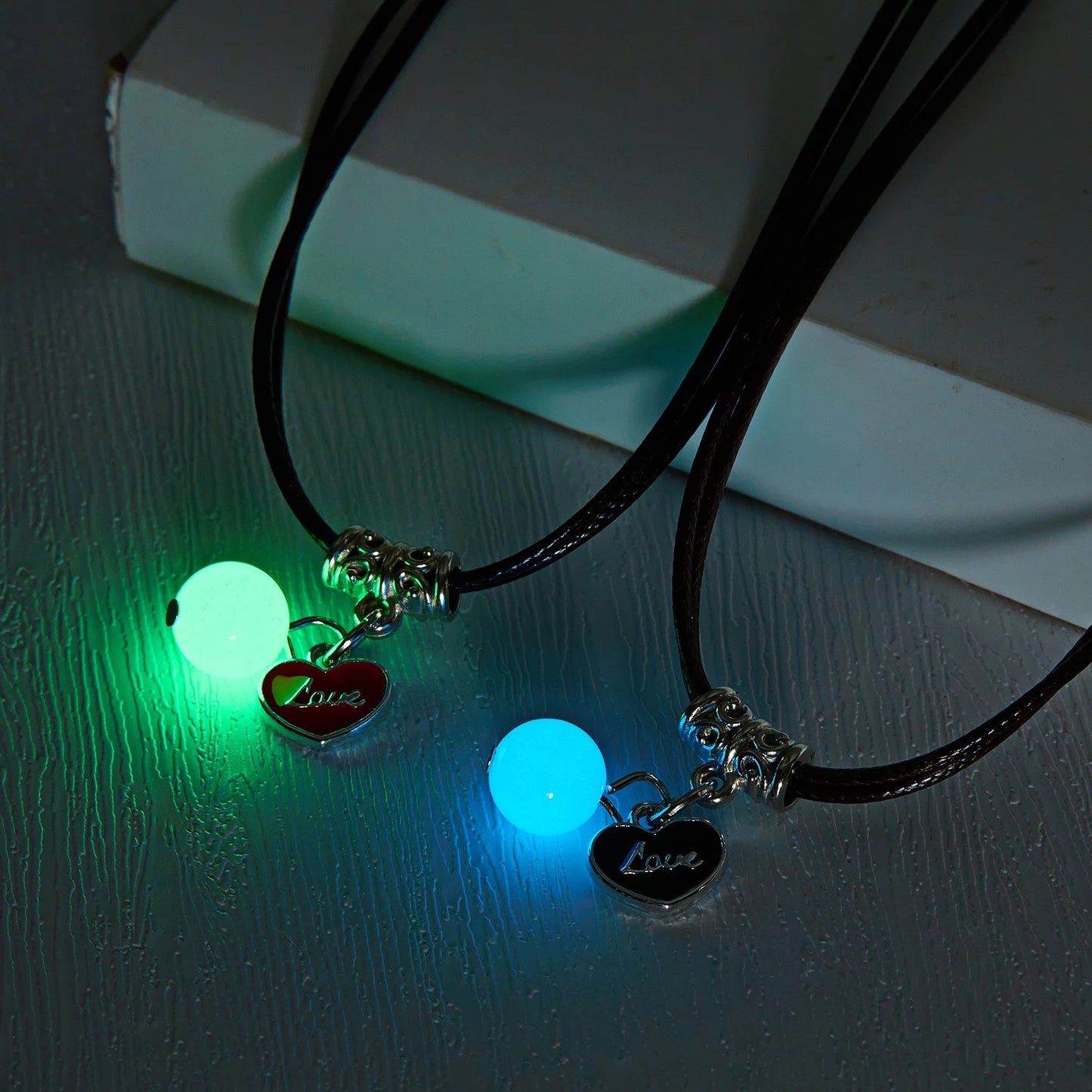 COLLARES DE PAREJA BRILLA EN LA OSCURIDAD KAWAII