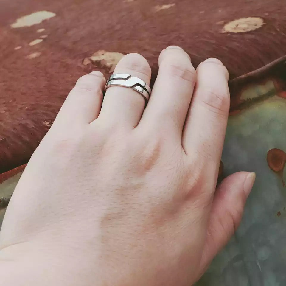 ANILLO CON DISEÑO CRUZADO