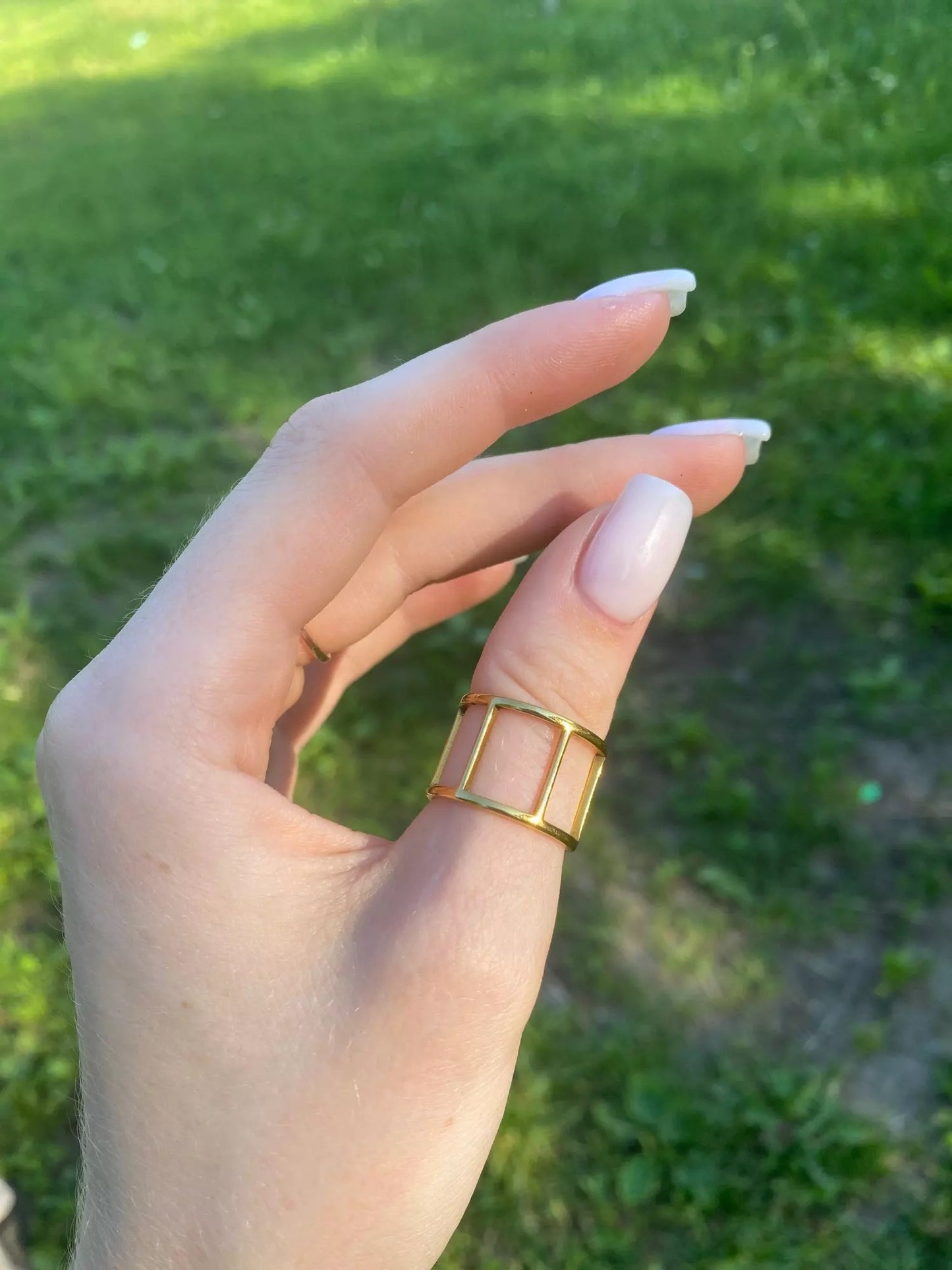 ANILLO GEOMÉTRICO CILINDRO ABIERTO MINIMALISTA