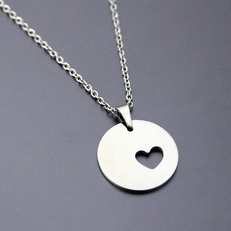 COLLAR CÍRCULO  CORAZÓN AHUECADO UNISEX MINIMALISTA