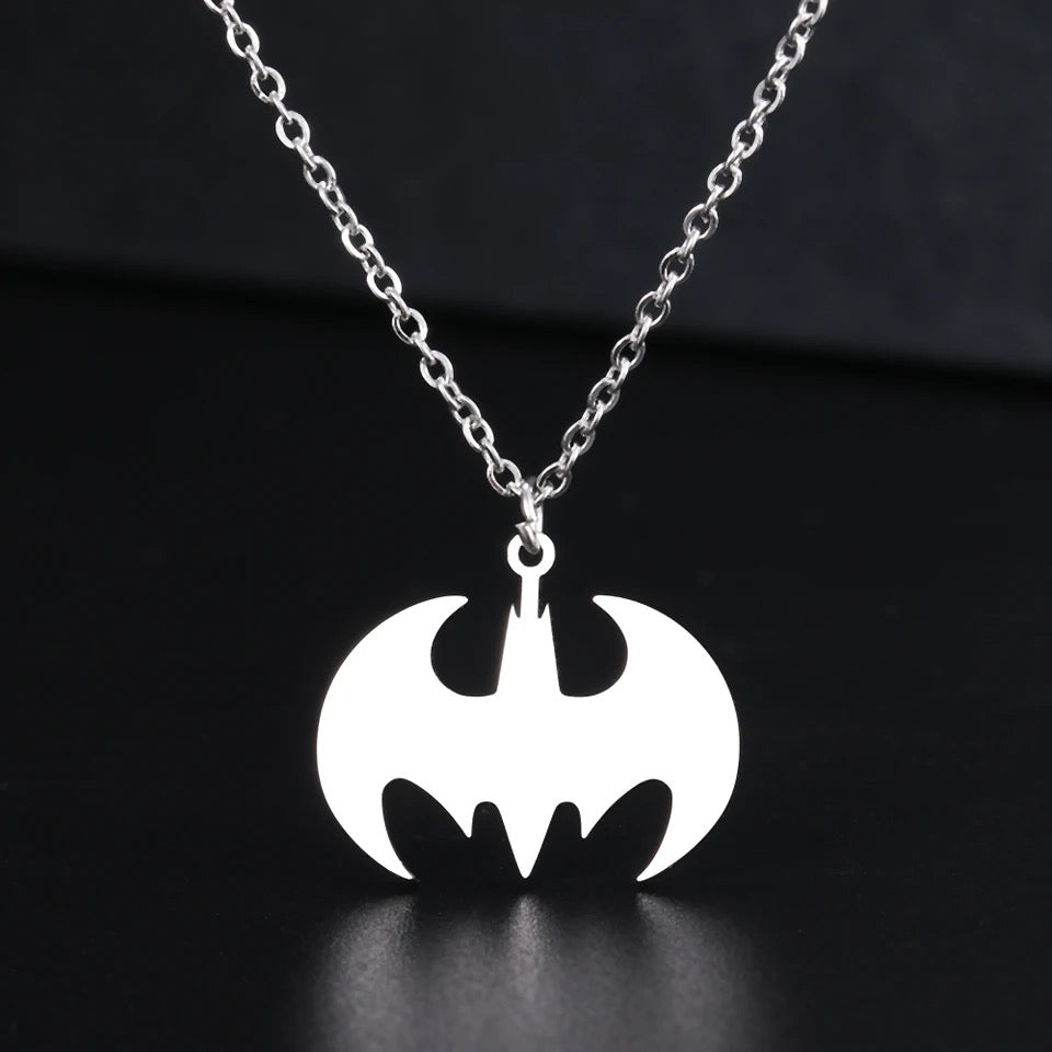 COLLAR BATMAN MINIMALISTA