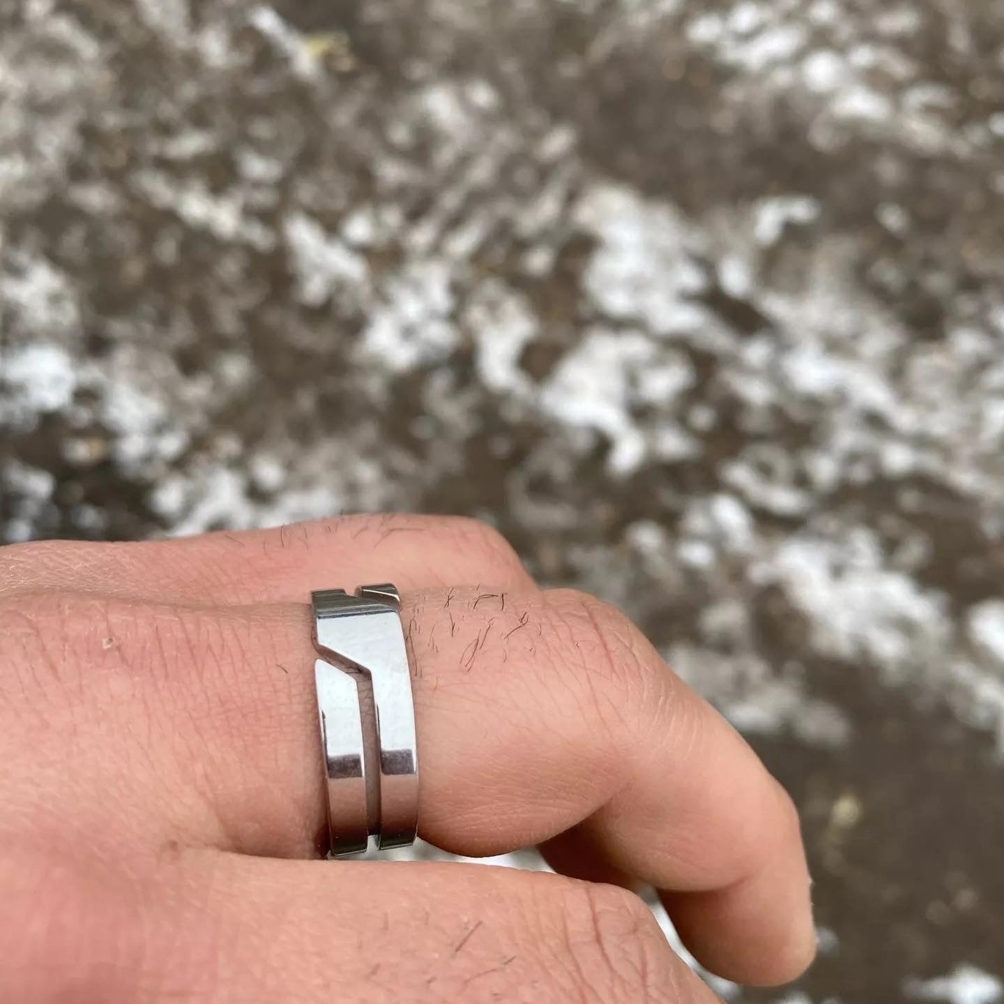 ANILLO CON DISEÑO CRUZADO