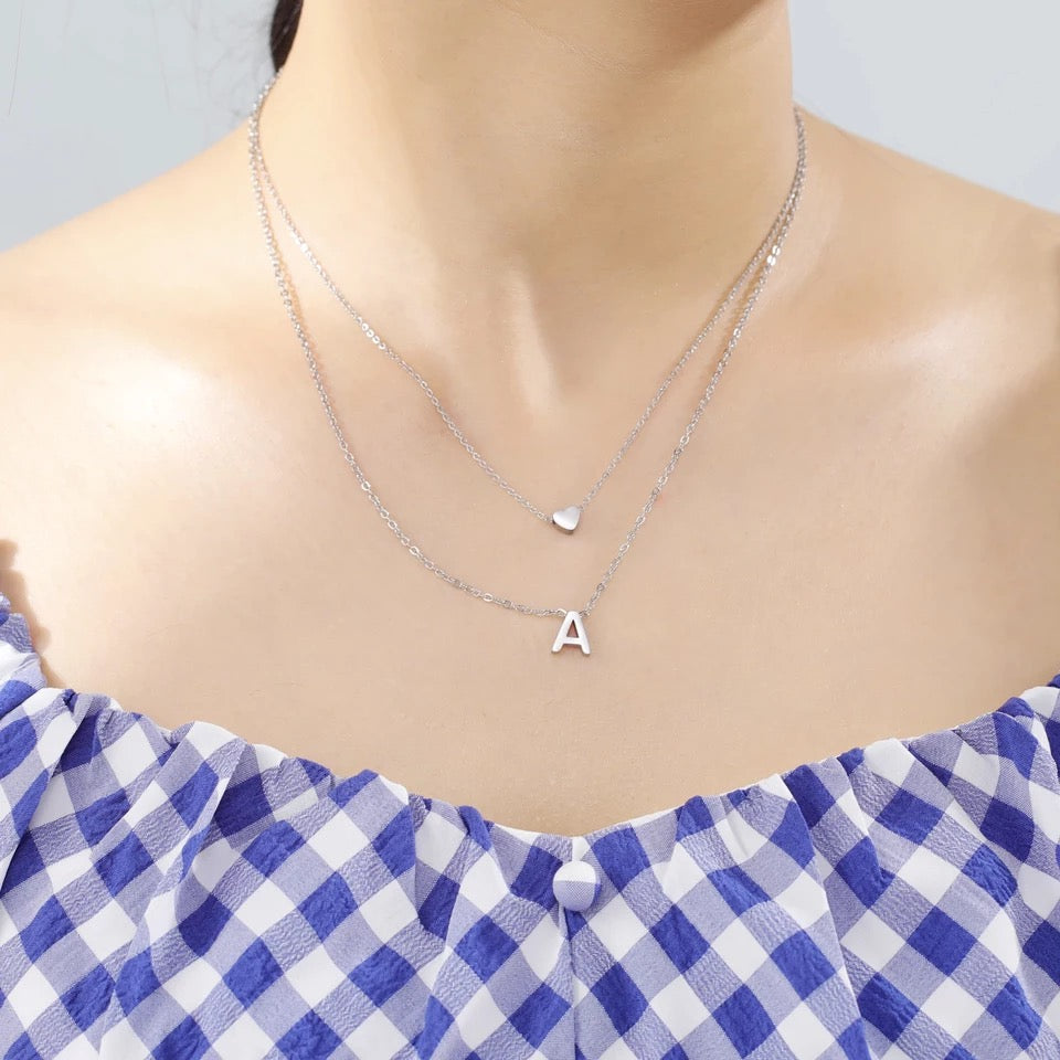 COLLARES  DIJES CORAZÓN E INICIALES MINIMALISTA