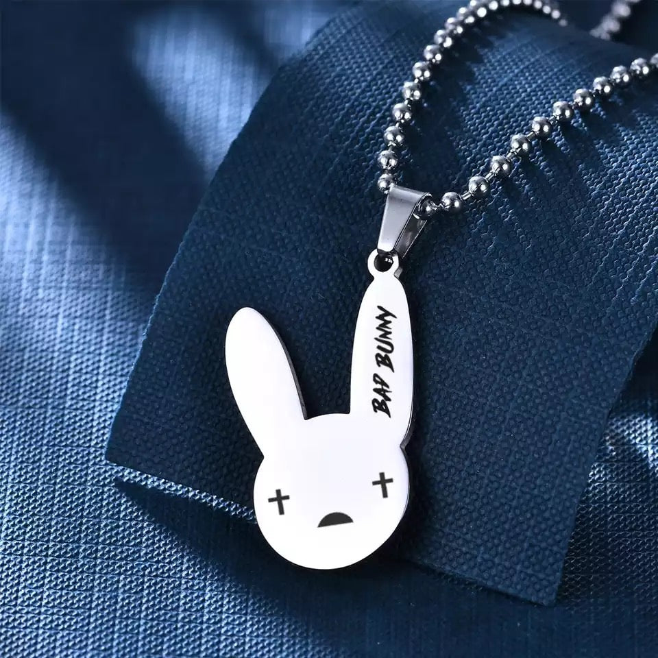 COLLAR BAD BUNNY UNISEX EL CONEJO MALO