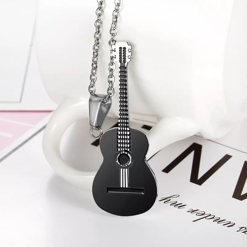 COLLAR ELEGANTE GUITARRA ACÚSTICA  EDICIÓN LIMITADA