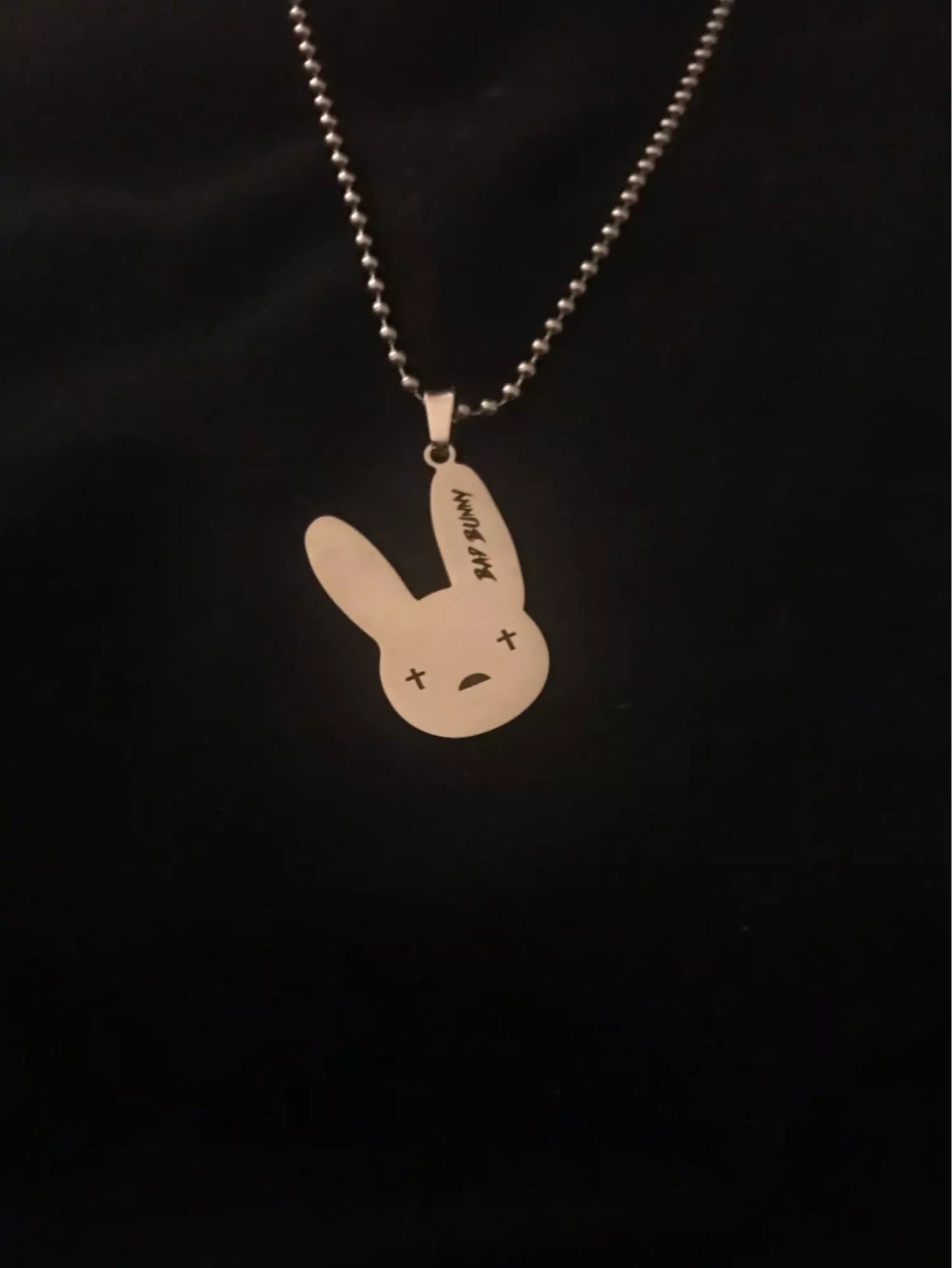 COLLAR BAD BUNNY UNISEX EL CONEJO MALO