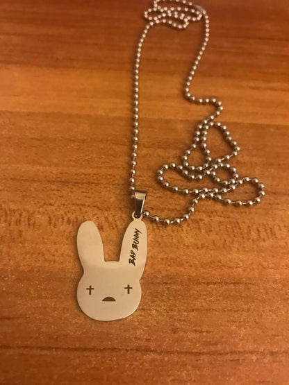 COLLAR BAD BUNNY UNISEX EL CONEJO MALO