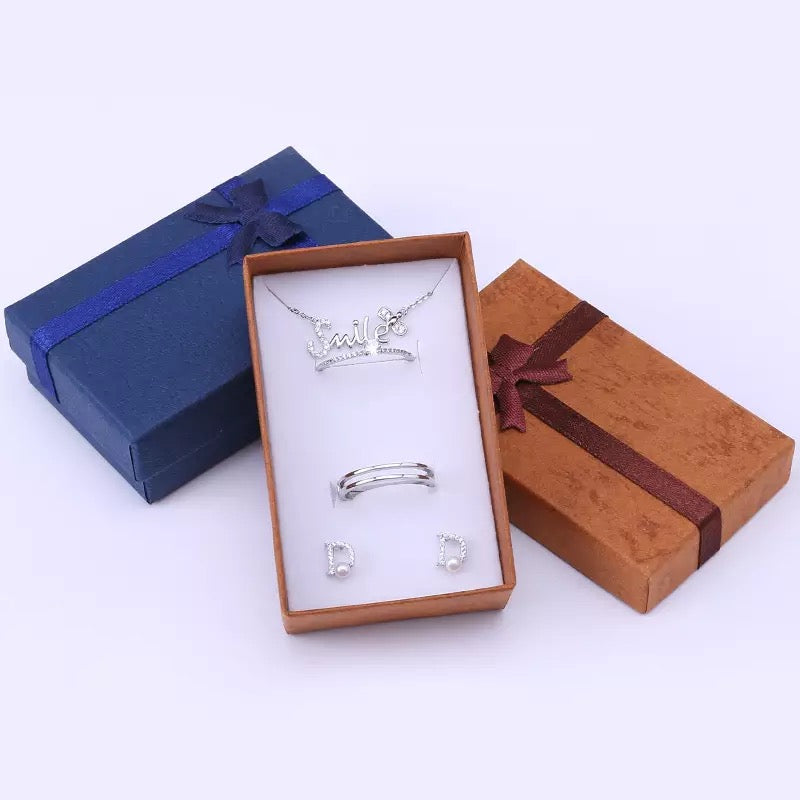 CAJA DE REGALO COLLARES Y ANILLOS FINAS