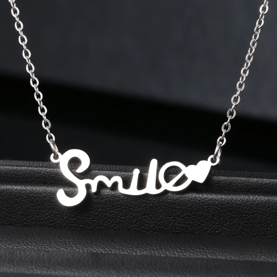 COLLAR SMILE MINIMALISTA