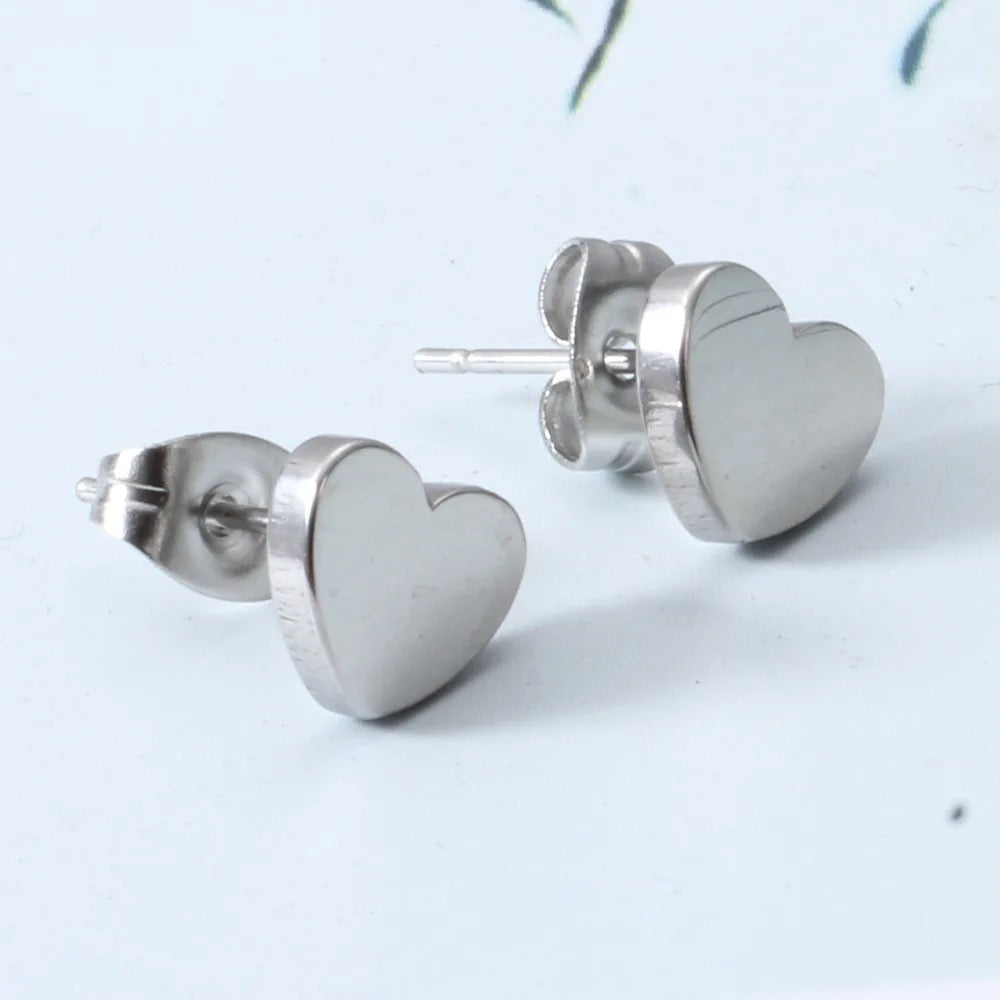 PENDIENTES CORAZÓN SÓLIDO  MINIMALISTAS