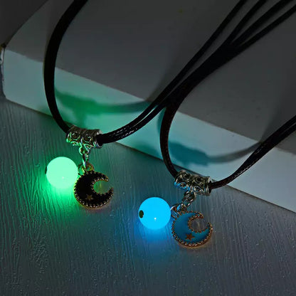 COLLARES DE PAREJA BRILLA EN LA OSCURIDAD KAWAII