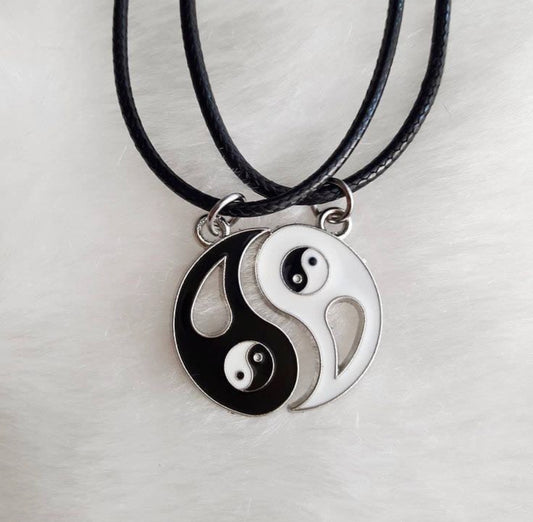 COLLARES YIN YANG DISEÑO ABIERTO  CORDÓN LEATHER